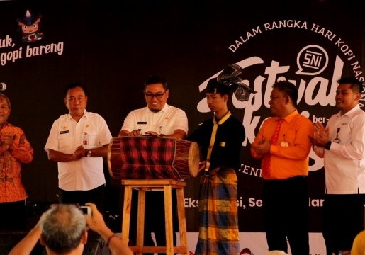 BSN Ajak Penikmat Kopi Makassar minum kopi Ber-SNI 